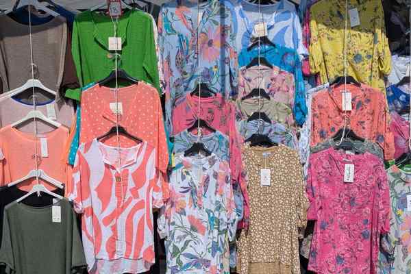 spring capsule wardrobe women UK